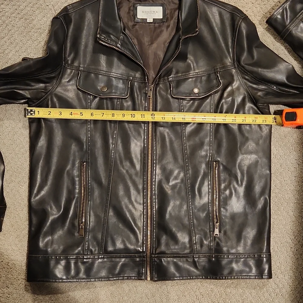 NEW Men's FAUX LEATHER jacket. Size Large. New without tags
